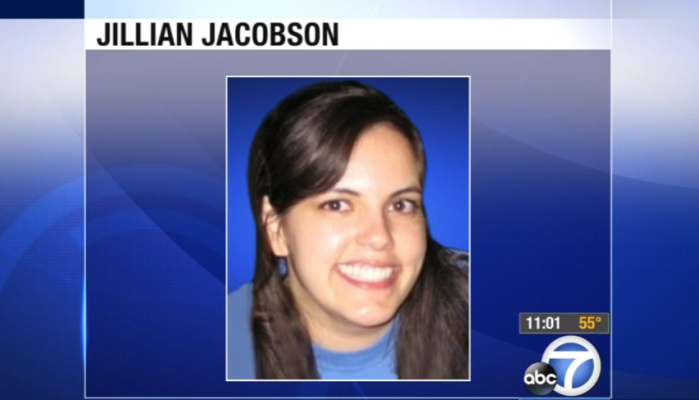 EEUU: Estudiantes entraron a su sala y pillaron colgada a su profesora de fotografía