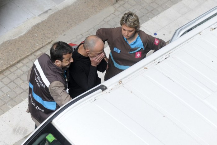 Menor de edad es acusado de matar a profesor en colegio de Barcelona: hay 4 heridos