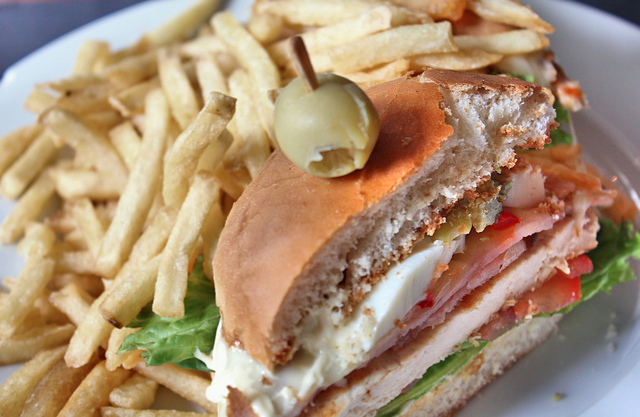 Estudio revela lo que cinco días comiendo grasas le hace a tu metabolismo