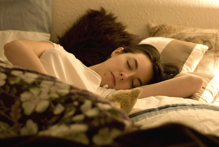 Joven anotó lo que decía su novia mientras dormía: Este fue el cómico resultado