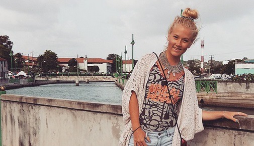 Vesta Lugg otra vez es duramente criticada en redes por usar raro vestido