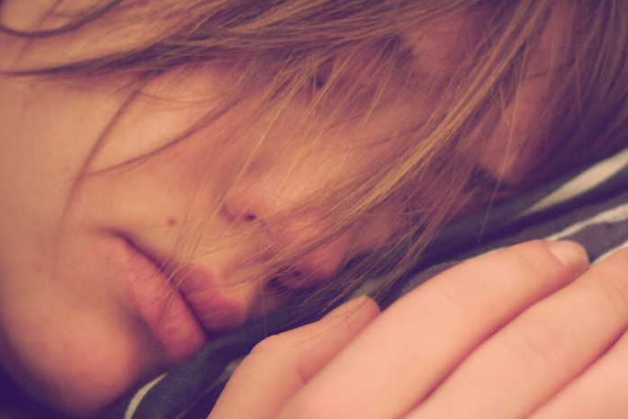 El drama de la chilena que puede dormir hasta 18 días seguidos