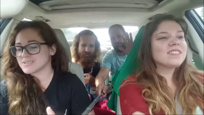 Amigos querían filmarse cantando: Terminaron grabando su accidente en auto