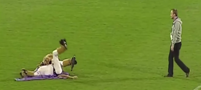 El deplorable estado de la mascota de equipo austríaco sobre la cancha