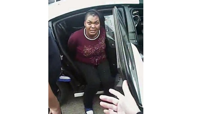 El violento arresto a mujer con 8 meses de embarazo que causó indignación en EEUU