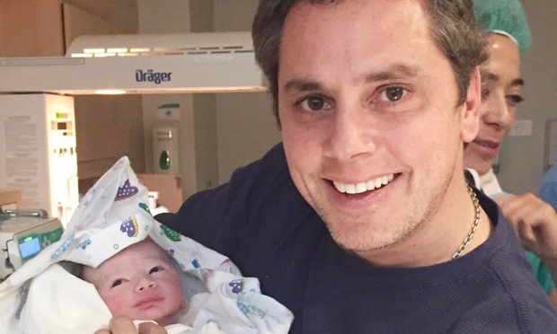 Viñuela junto al pequeño Diego (Foto: Glamorama)