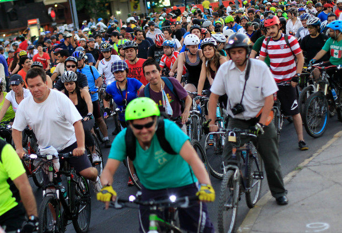 Testículos luminosos: La tendencia que busca imponerse entre los ciclistas