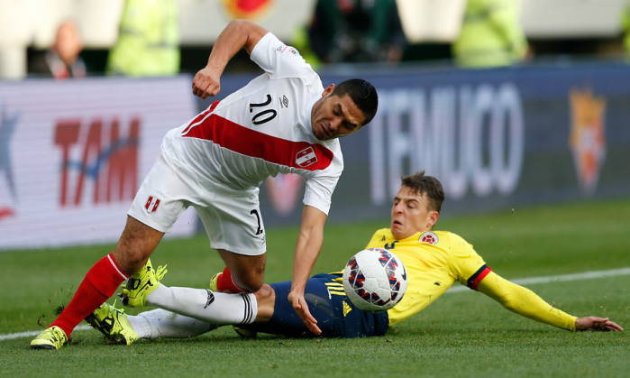 Trabado empate clasificó a Perú a cuartos y Colombia espera el milagro