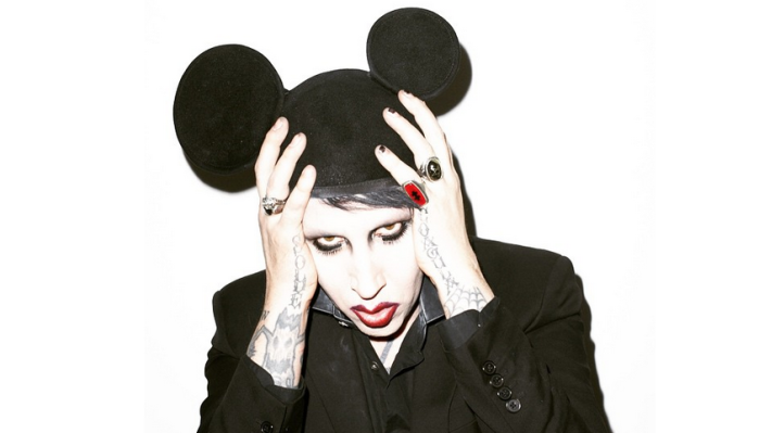 Irreconocible: Marilyn Manson sorprende sacándose su dramático maquillaje en Cannes