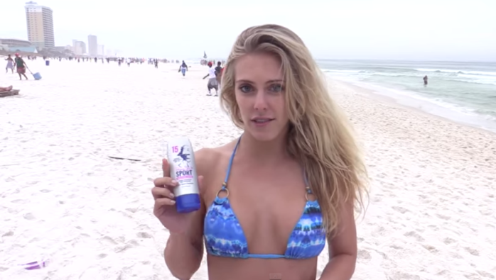 La peor combinación del mundo: Una rubia sexy con problemas de gases en hilarante broma