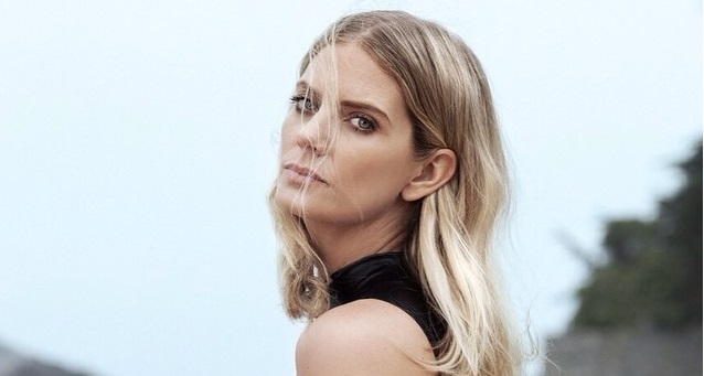 Javiera Acevedo sube la temperatura del otoño con acalorada foto en bikini