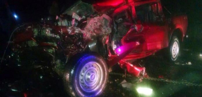 Violenta colisión entre camión y camioneta dejó un muerto en el sur de Valdivia