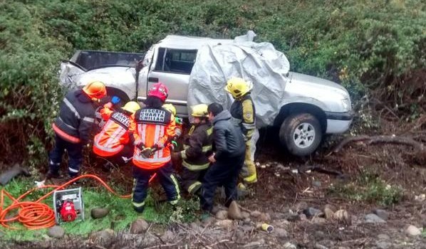 Un muerto y 4 heridos dejó volcamiento en ruta que une localidades de Portezuelo y Chillán