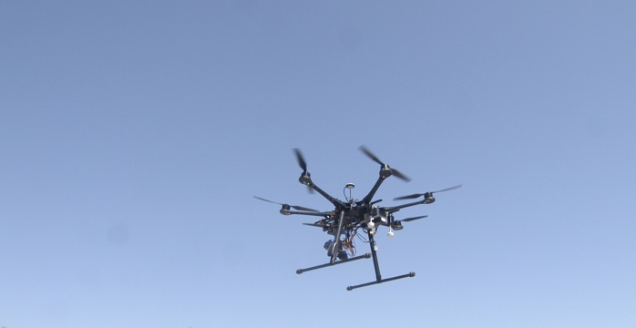 Detienen a equipo de TVN por usar drones durante entrenamiento de selección de Ecuador