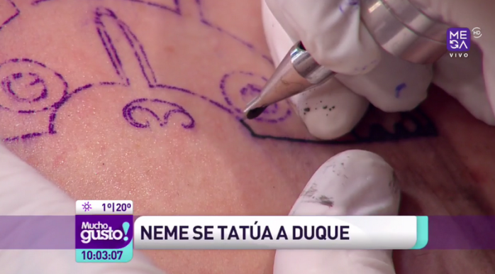 José Antonio Neme se tatuó rostro de su mascota Duque en el matinal de Mega
