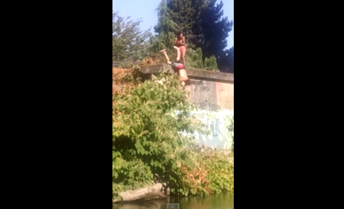 Por culpa de su polola un bañista sufrió la peor caída durante un piquero