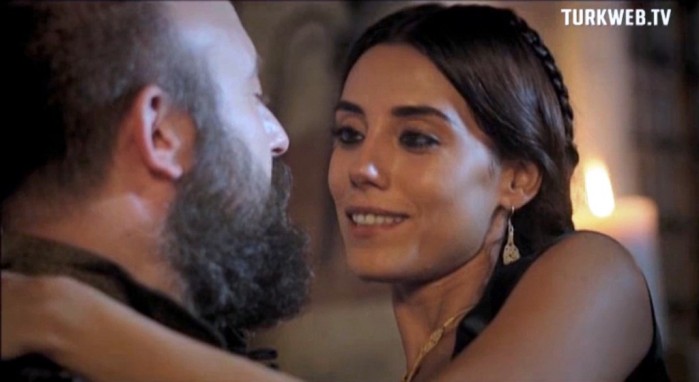 Hermosa y sensual luce en redes la actriz que encarnó a Firuze en El Sultán