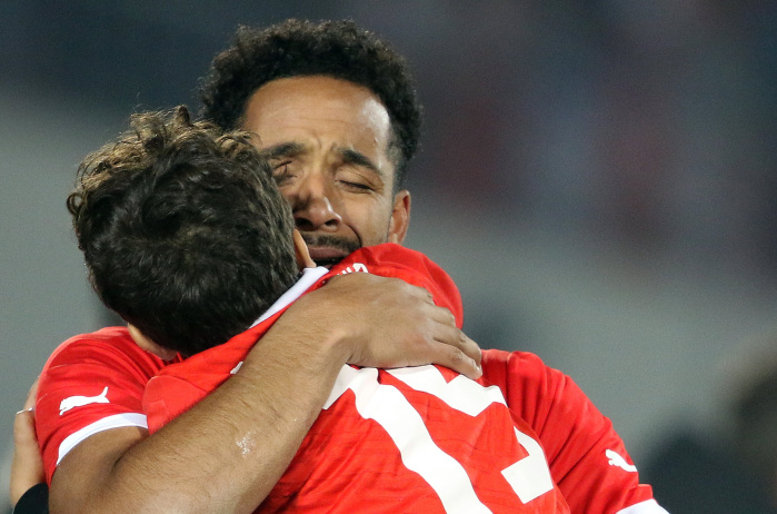 La conmovedora foto de Beausejour y su hijo que recuerda película En busca de la felicidad