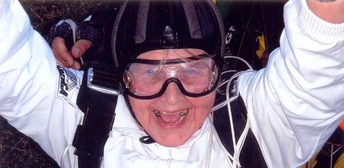 Abuela búlgara de 80 años saltó desde uno de los puentes más altos de Europa en “bungee”