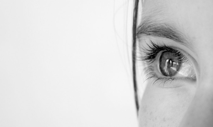 ¿Creativo o feo?: La curiosa moda en cejas que se impone entre los jóvenes