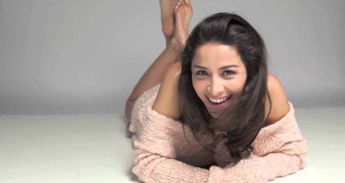 ¡A días de ser mamá! Loreto Aravena impacta con transparencia en alfombra roja de 