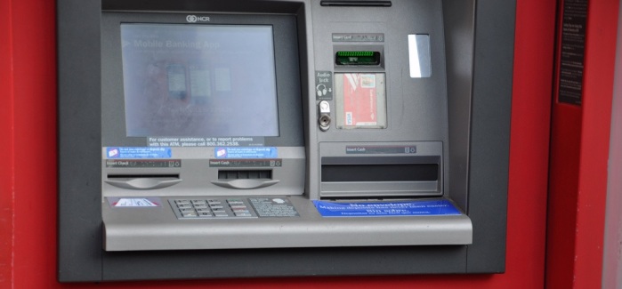 Pillan a novios teniendo sexo frente a cajero automático “excitados por las cámaras”