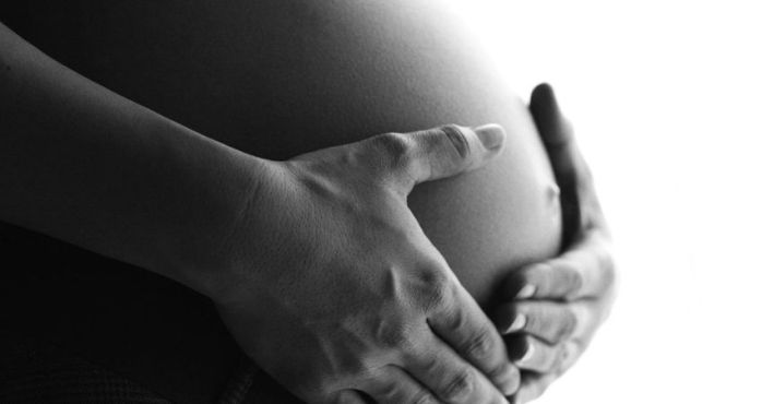 Mujer abortó y no pudo sepultar a su bebé: La clínica le envío crudas fotos