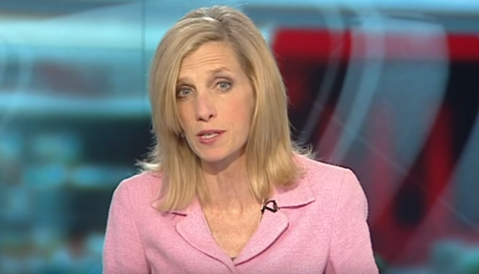 Lectora de noticias protagoniza curioso chascarro en transmisión en vivo