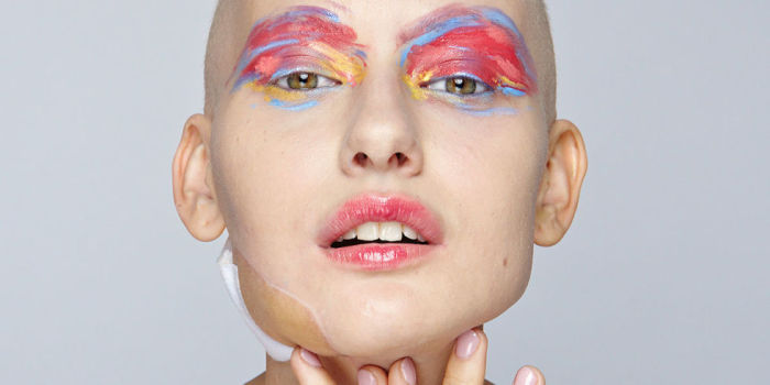 Tras perder su mejilla por el cáncer: Esta modelo se atrevió a posar para las cámaras