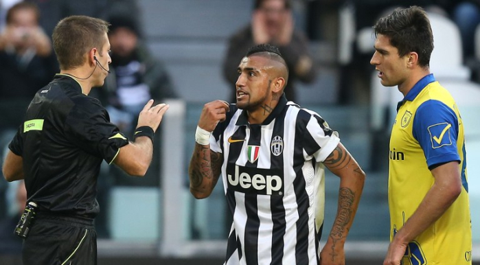 ¡Insólito! Debutan de manera oficial las tarjetas verdes en el fútbol italiano