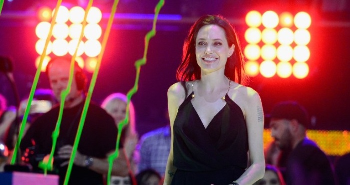 Irreconocible: Subastan desnudos inéditos de Angelina Jolie a sus 20 años