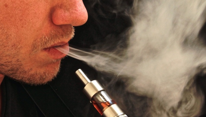 El horrible accidente que sufrió un joven por fumar cigarro electrónico