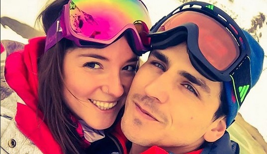 El apasionado premio de Kel a Pangal tras su triunfo en competencia de kayak