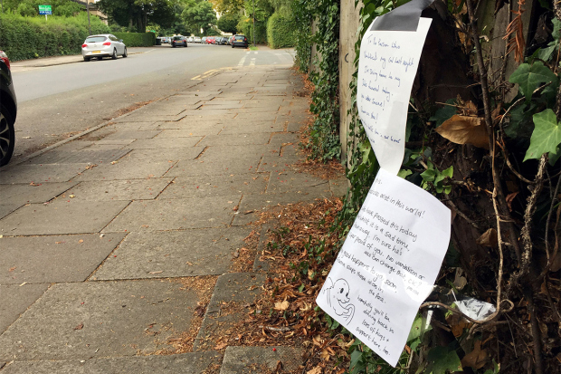 El triste cartel que dejó hombre al que le vandalizaron el auto: Así le contestaron
