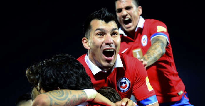 Filtran video del soez rosario de Gary justo cuando pifian el himno chileno