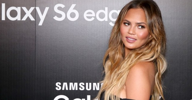 La tierna imagen con la que la modelo Chrissy Teigen anunció su embarazo