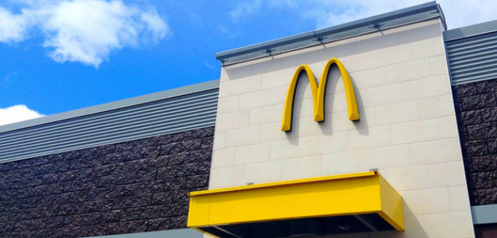 Mujer llevaba varias horas sentada en un Mc Donald's de Hong Kong: Resultó estar muerta