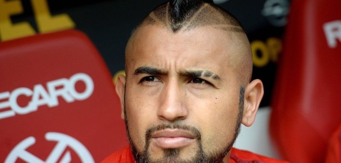 Feroz trolleo a Arturo Vidal por tuitear foto de Argandoña, Pamela Díaz y Paty Maldonado