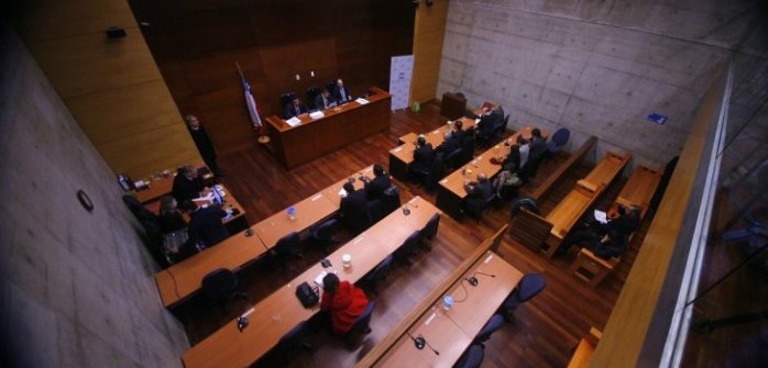 Mujer es condenada por abuso tras iniciar sexualmente a su hija de 10 años con su pareja