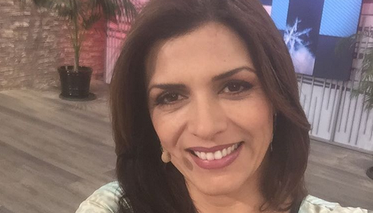 “Golosa” Ivette Vergara elevó la temperatura del matinal con su forma de comer frutillas