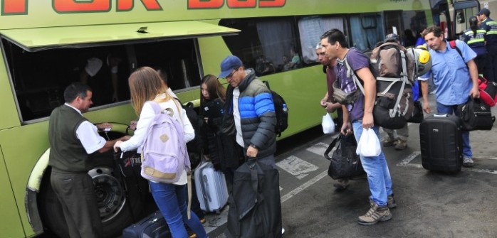 Conductor de Turbus discriminó a pareja homosexual: Los mando a leer la Biblia