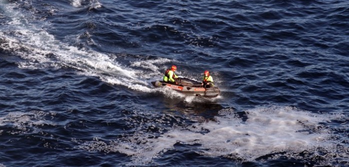 Armada busca a kayakistas desaparecidos en playa La Boca de Concón