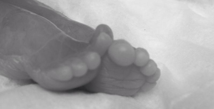 Madre de bebé que nació muerto se niega a eliminar fotos de su hijo en Facebook