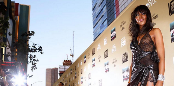 Naomi Campbell comparte fotos de sus sesión más osada: No se guardó nada