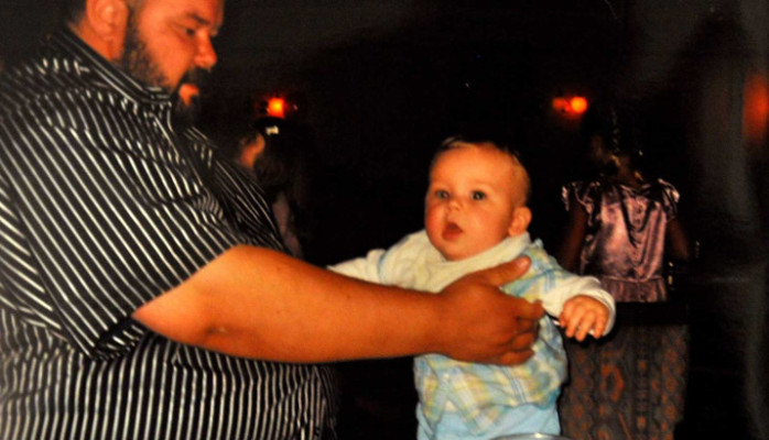 Padre bajó 127 kilos por una tierna razón: No quería avergonzar a su hijo