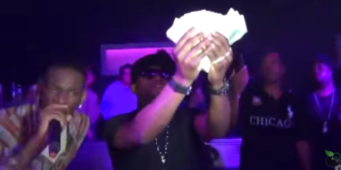 Floyd Mayweather despilfarra miles de dólares en alocada salida nocturna