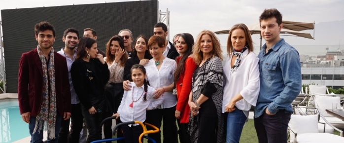 Guapos actores de Eres mi tesoro sorprenden cantando 