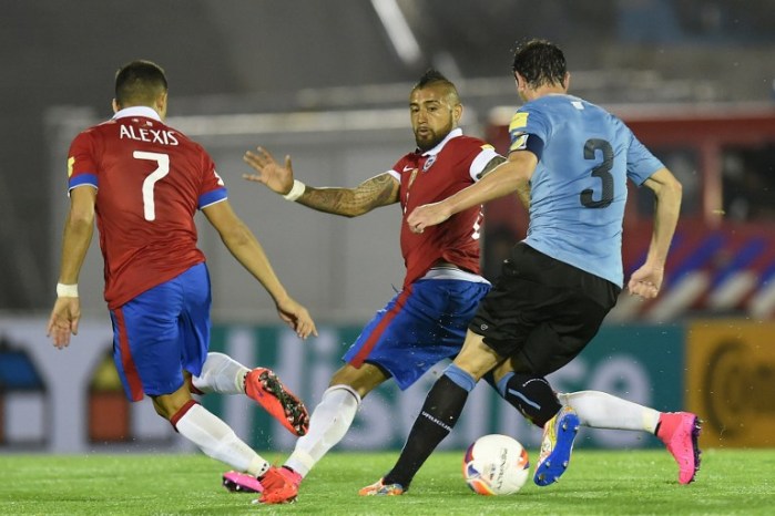 Los ácidos descargos de Alexis Sánchez y Arturo Vidal tras derrota ante Uruguay