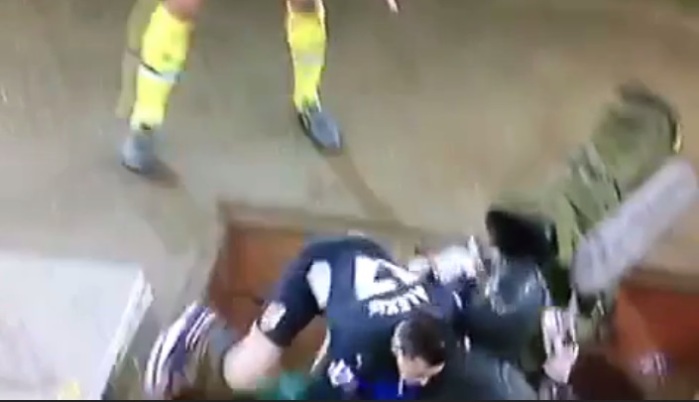 El maletero empujón a Alexis que lo llevó a caer directo a foso del estadio