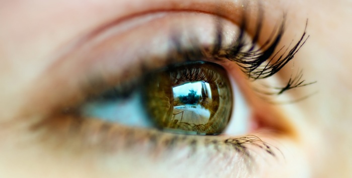 Descubre el tono de delineador ideal para ti según el color de tus ojos